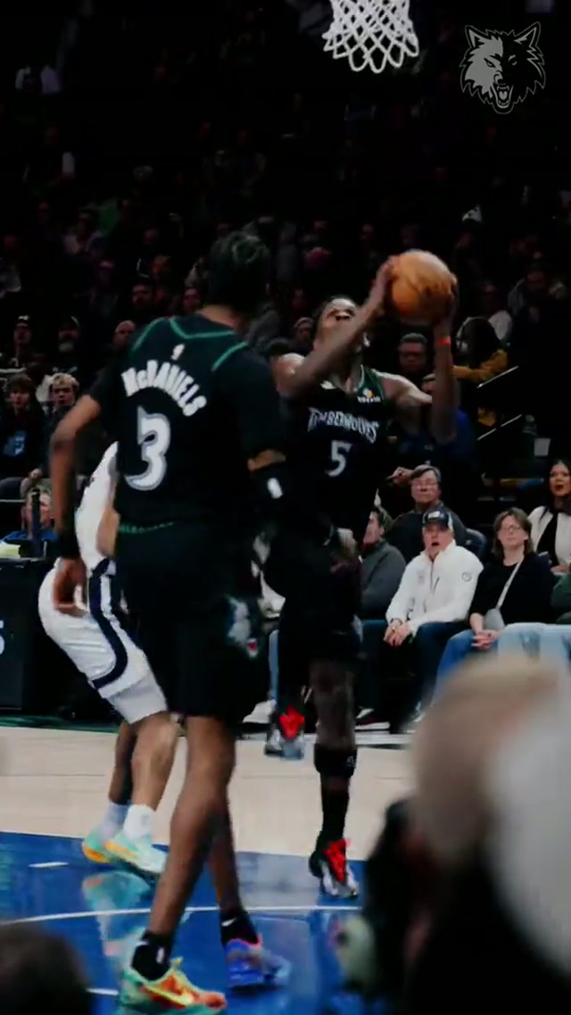 the ball only left his hands for 0.01 seconds 👀 #nba #minnesota #timberwolves #anthonyedwards 