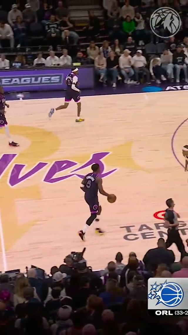 Æ with a bucket flurry. 🪣 #minnesota #nba #timberwolves #anthonyedwards 