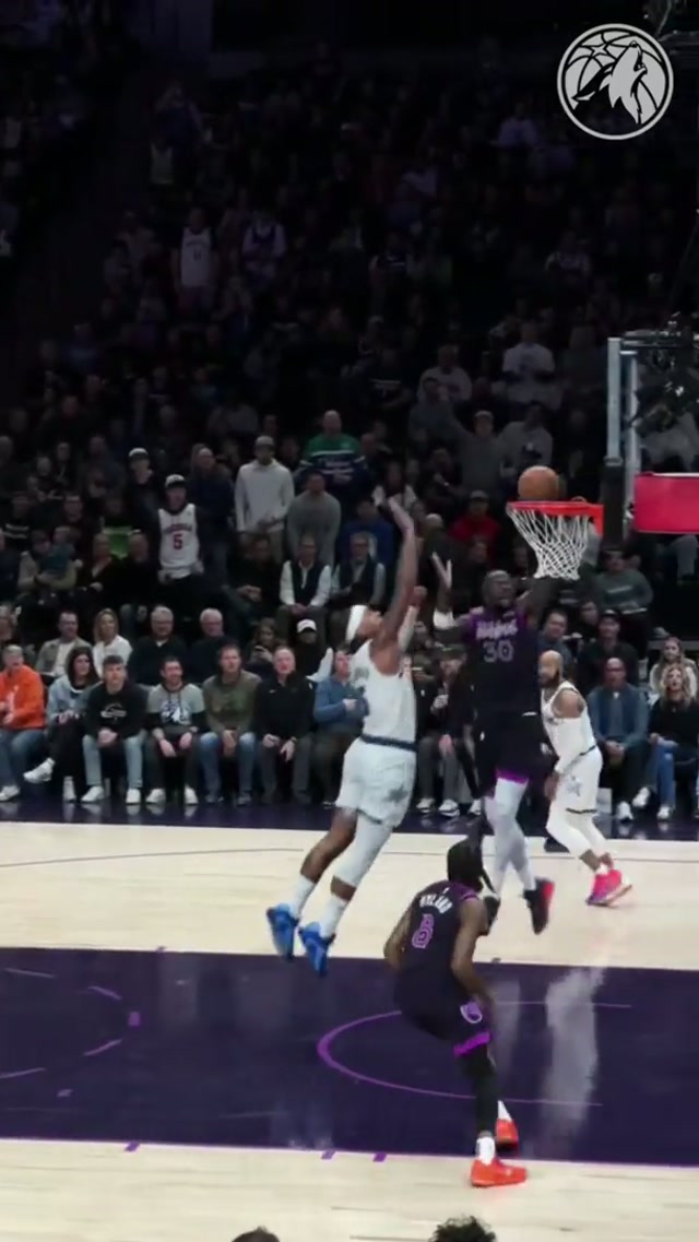 ON HIS HEAD. 🤯 #minnesota #nba #timberwolves #juliusrandle 