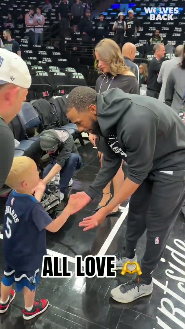 3 years old and knows all the handshakes 😳 #nba #minnesota #timberwolves 