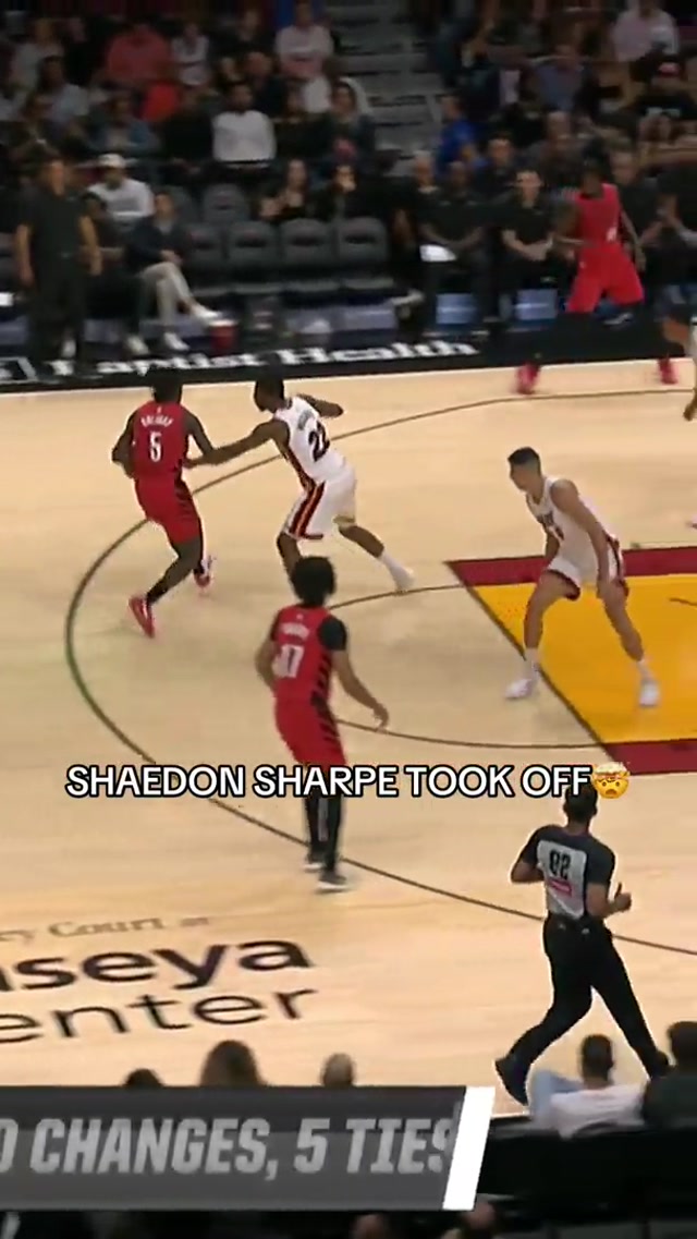 bro STAYS flying ✈️ #shaedonsharpe #dunk #trailblazers #nba #basketball 