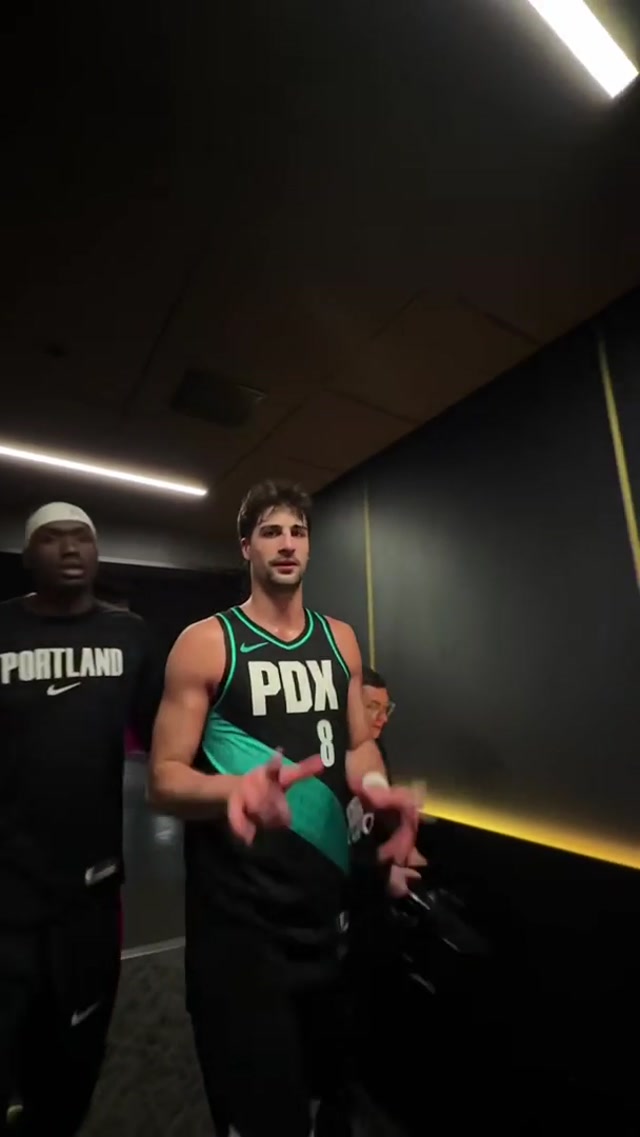 DUBS IN THE CHAT. 

#nba #trailblazers #basketball #dub 