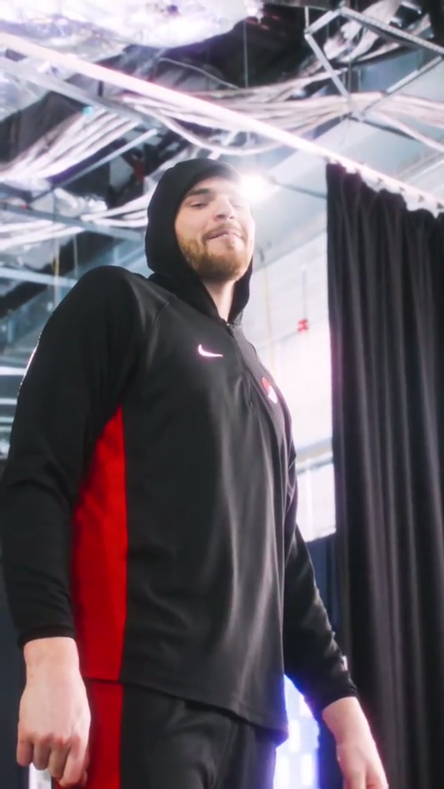 Cling Kong: Center of Attention 😤💪 #donovanclingan #NBA #trailblazers #basketball #portland 