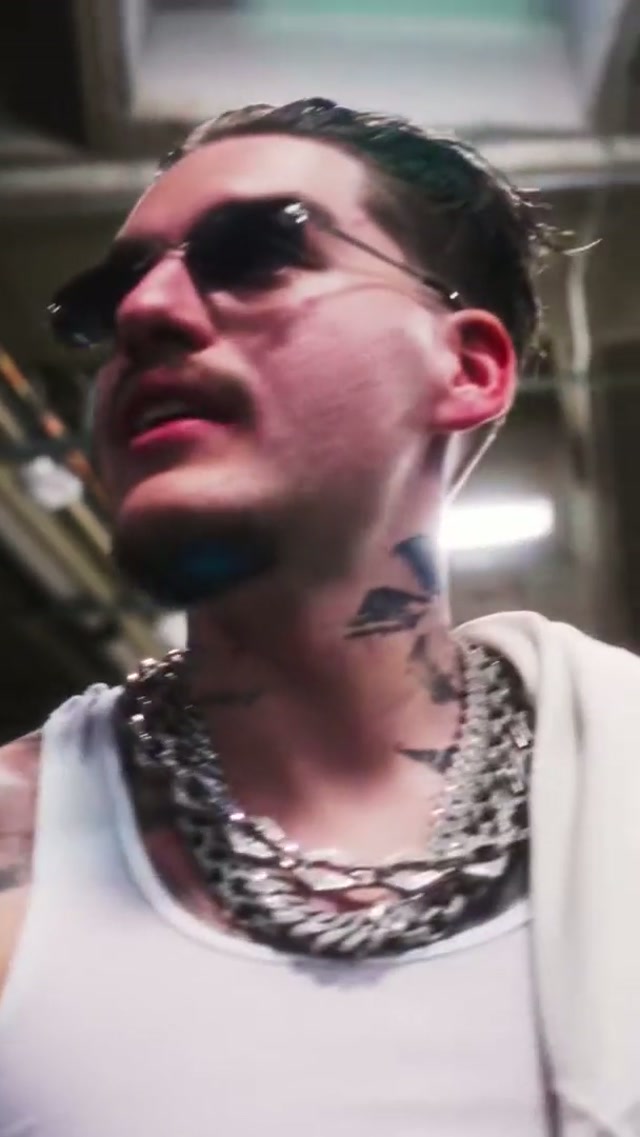 walk & talk: YEAT edition #yeat #yeattok #trailblazers #music #portland 