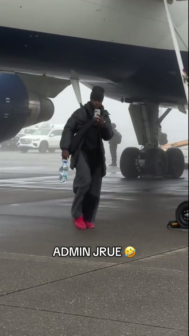 Admin Jrue reporting for duty 🤝 #jrueholiday #admin #trailblazers #NBA #funny 