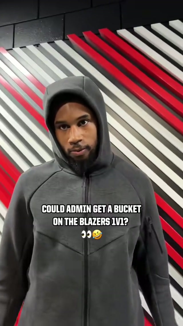 Admin was humbled by this question 🤣 Tiny mic presented by @Ticketmaster 🎤 #trailblazers #funny #NBA #funny #basketball 