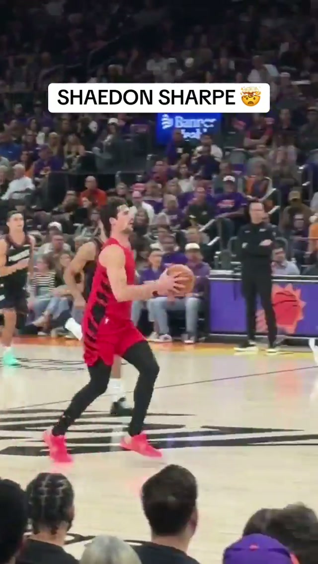 IT’S A BIRD! IT’S A PLANE! IT’S SHAEDON SHARPE!!!!

#shaedonsharpe #nba #basketball #trailblazers #dunk 