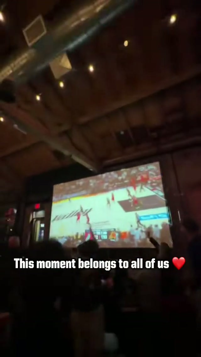 For a moment, we were all in the same room 🥹❤️

#RipCityRunsDeep #TrailBlazers #RipCity #NBA #Portland 