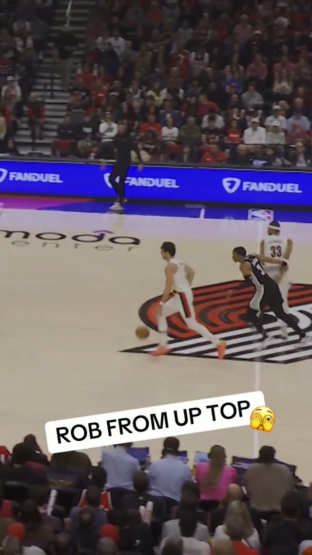 OH MY GOODNESS ROB #nba #dunk #playoffs 