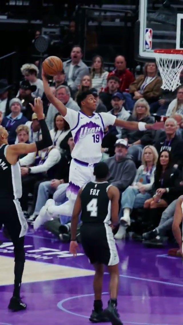 Liftoff for Ace Bailey in the second half against the Spurs #nba #jazz #ace 