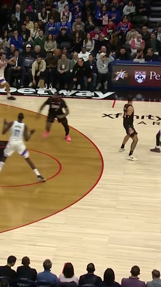 ending the quarter on a high note 🎷🎵 #nba #jazz #highlights