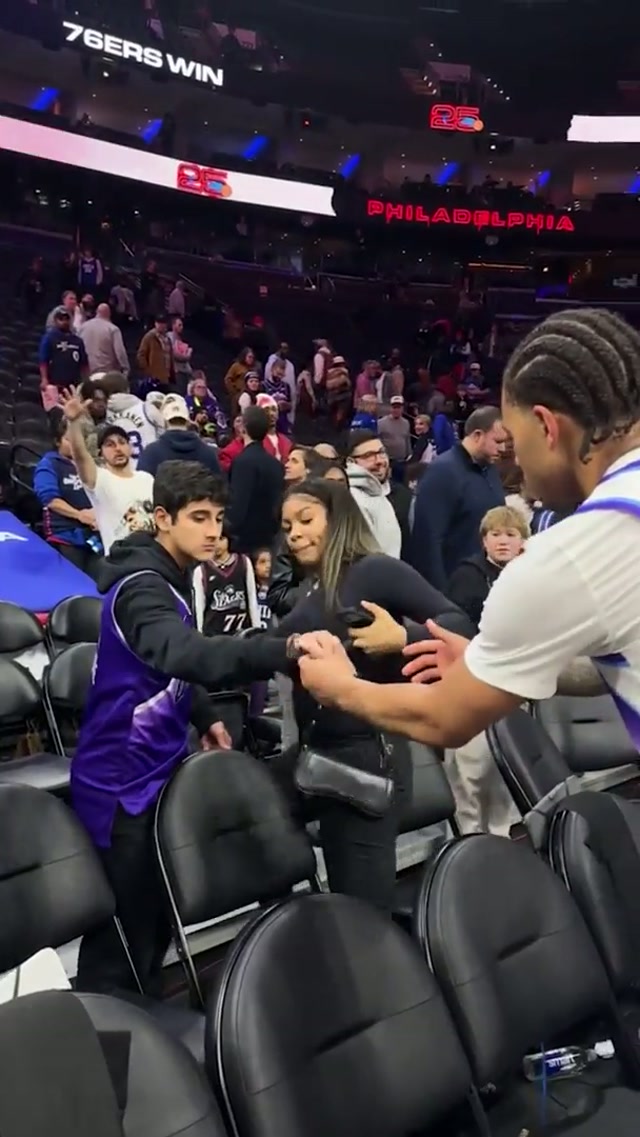 Key showing love to a Jazz fan wearing his 3️⃣ in Philly #nba #jazz #highlights