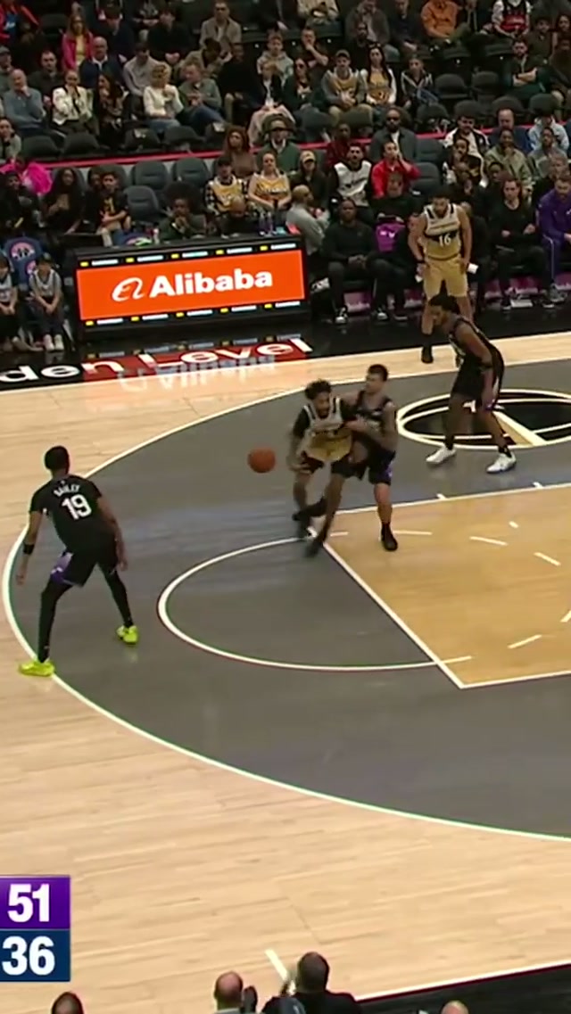 two dunks on his way to 21 first-half points for Ace 🂡 #nba #jazz #highlights