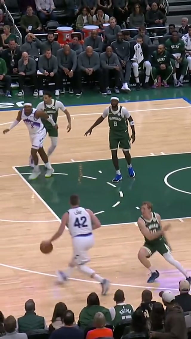 Kevin Love takes aim from deep 🎯 #nba #jazz #highlights #kevinlove