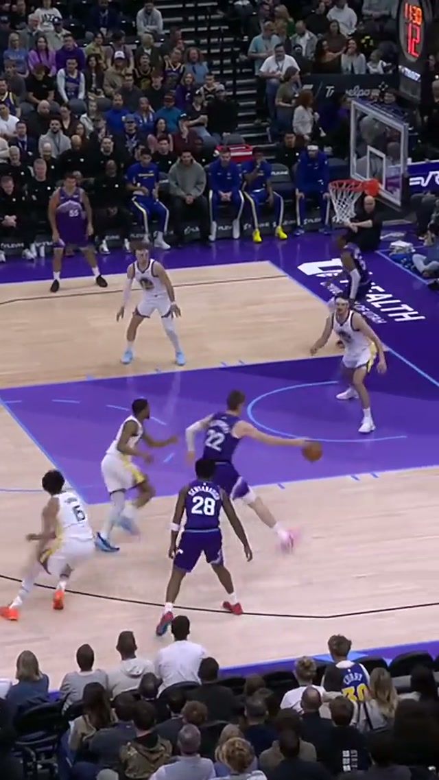 around the horn ➡️ flip with the finish 👏 #nba #jazz #highlights #warriors