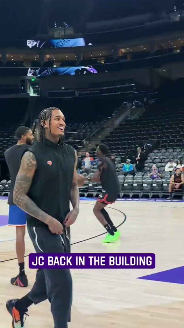 a warm welcome back for our guy 🖤💜 #nba #jazz @j0rdanclarks0n #knicks