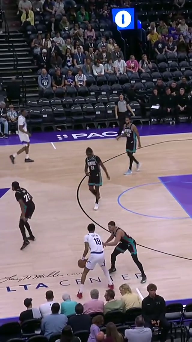 Put 'em on skates, Ace 🤯 🛼 #nba #highlights #jazz #grizzlies
