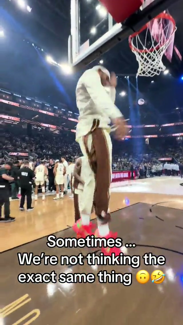 Did not in fact share the same brain cell here 😅😂

#oops #basketballfails #pregamroutine #nba @Gui Santos @NBA 
