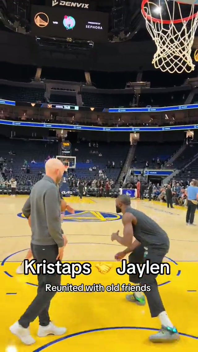Reunited on Warriors Ground 

#nba #kristapsporzingis 