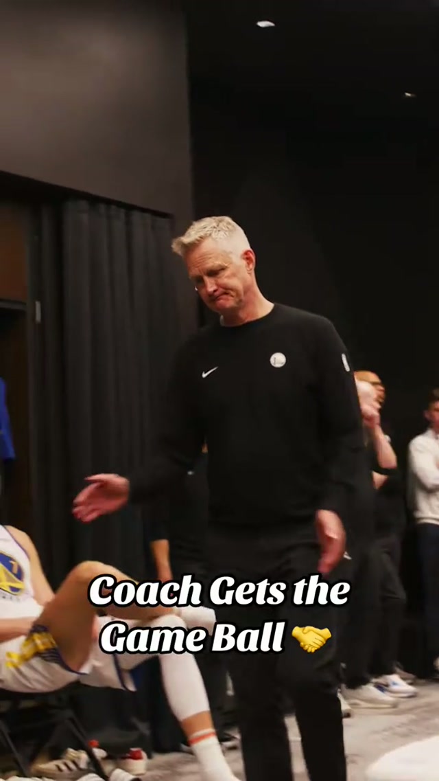 600th career win earns Steve Kerr the game ball! #nba #coach 