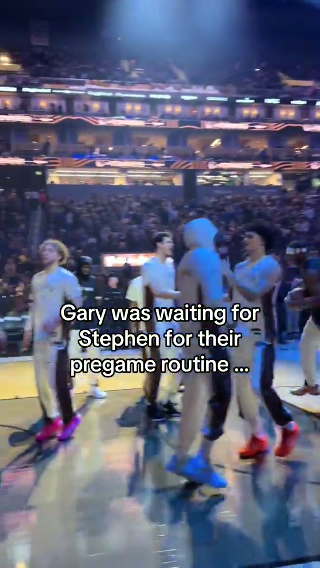 Never let em know your next move. Gary was shook 

#nba #shocked #fanlove 