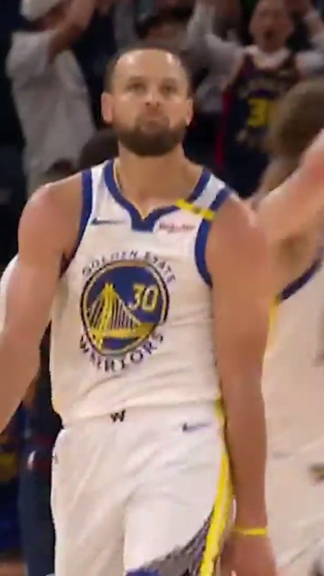 Lil shimmy here. A lil shimmy there. 

#shimmy #dance #stephcurry #nba 