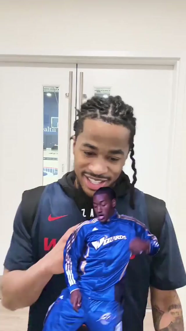 Can you teach us how to dougie? 🗣️ #johnwall #washingtonwizards #dougie #nba 