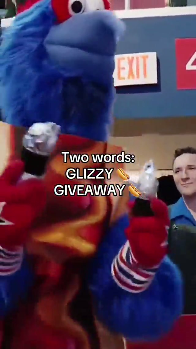 The fans yearn for the glizzy giveaway 🌭 #glizzy #washingtonwizards #funny #hotdog #nba 