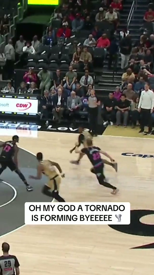 The spin and score from Bub Carrington 🌪️ #washingtonwizards #miamiheat #highlights #sportstiktok #headphonewarning 