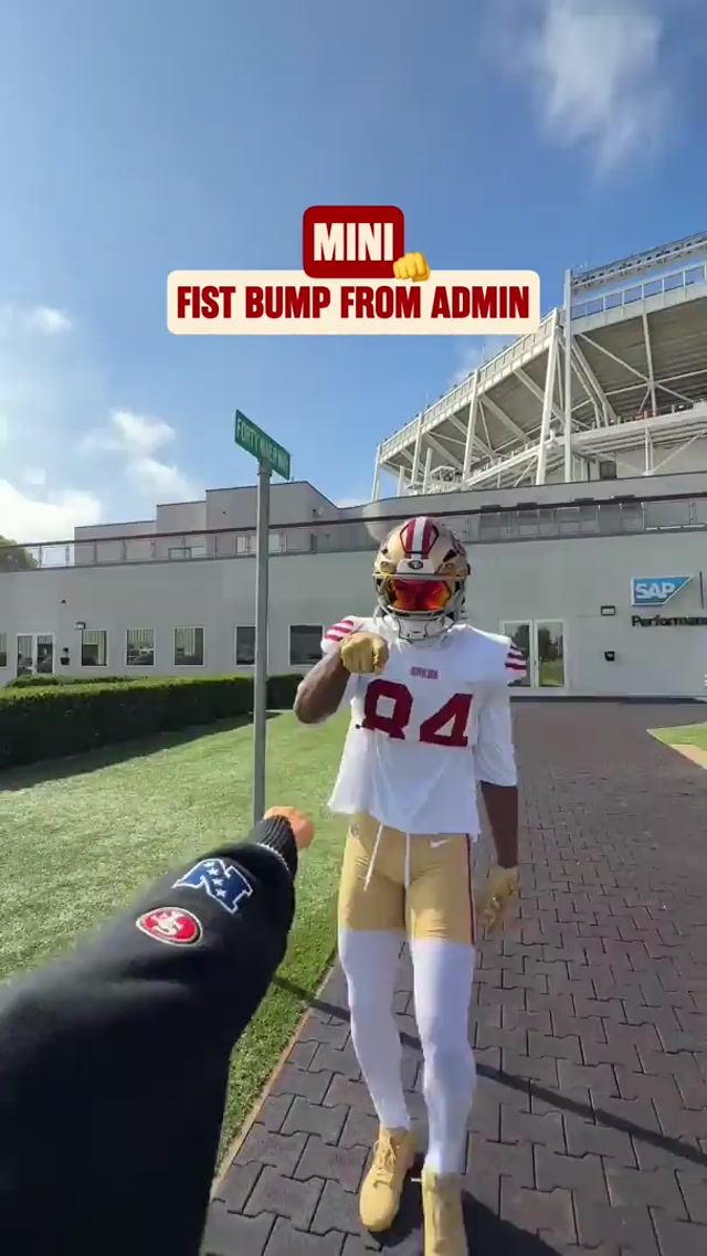 It’s the little things 👊 #49ers #nfl #football #fistbump #small