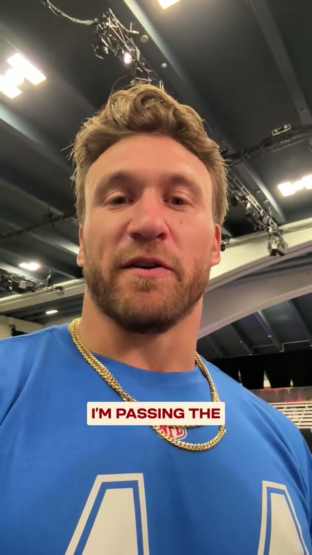 Passing the phone: Pro Bowl edition 🤳 #nfl #49ers #christianmccaffrey #trentwilliams #georgekittle 