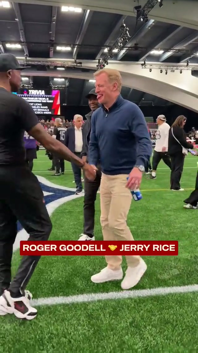 Talking shop 🙌 #nfl #49ers #jerryrice #rogergoodell #probowl 