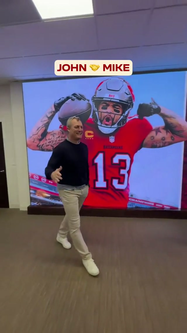 Warm welcomes 🤝 #nfl #49ers #football #mikeevans #sign 