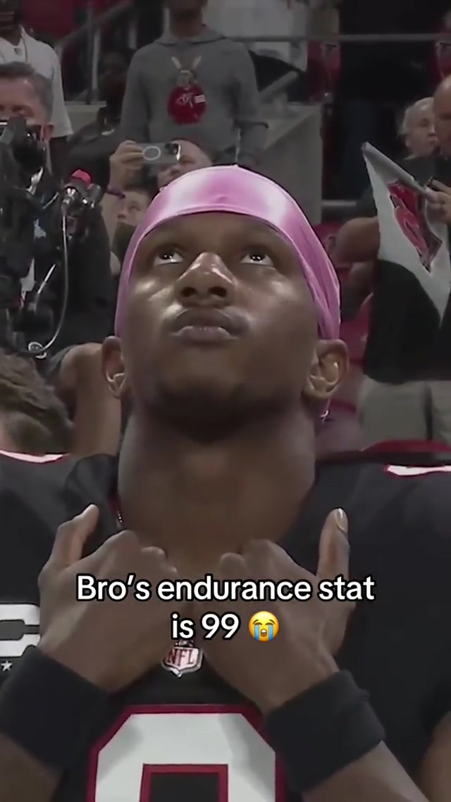 Chat I woulda passed out trying to do that 💀💀 

#atlantafalcons #nfltiktok #footballtok #football #sports 