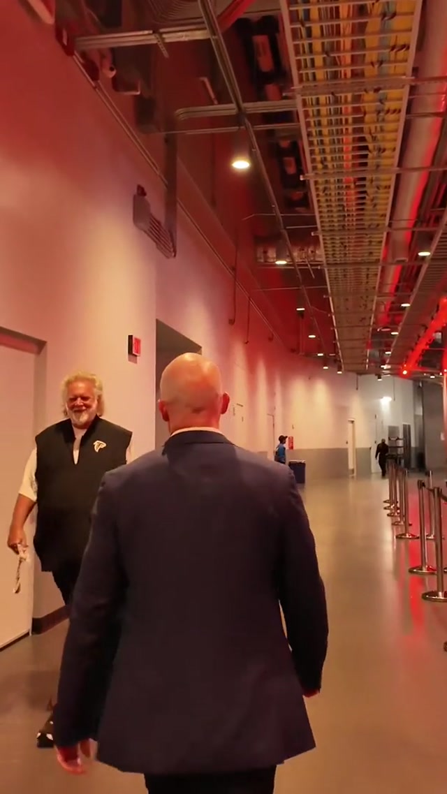 Come with our head team physician Kyle Hammond on a game day 

#atlantafalcons #footballtok #nfltiktok 