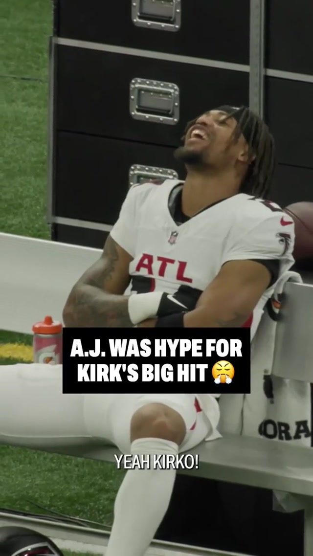 We were all going crazy after that hit 🤣 

#atlantafalcons #nfltiktok #football #footballtok #atlanta 
