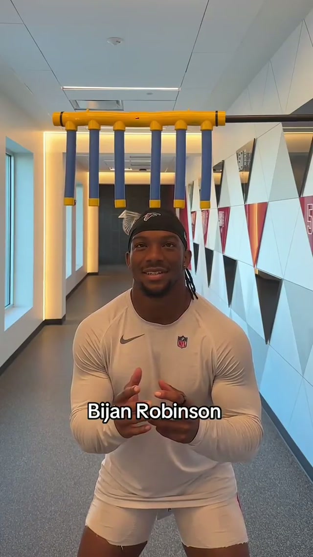 Drop how many you think you could get in the comments 🤔

#atlantafalcons #footballtok #nfltiktok #football #sports 