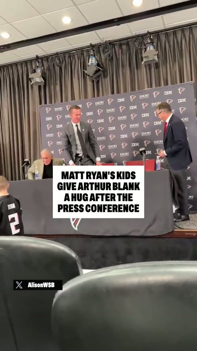 This moment between the Ice Cubes and Arthur Blank after Matt Ryan's introductory press conference 🥹

#atl #falcons #nflfootball #atlantafalcons #nfl 