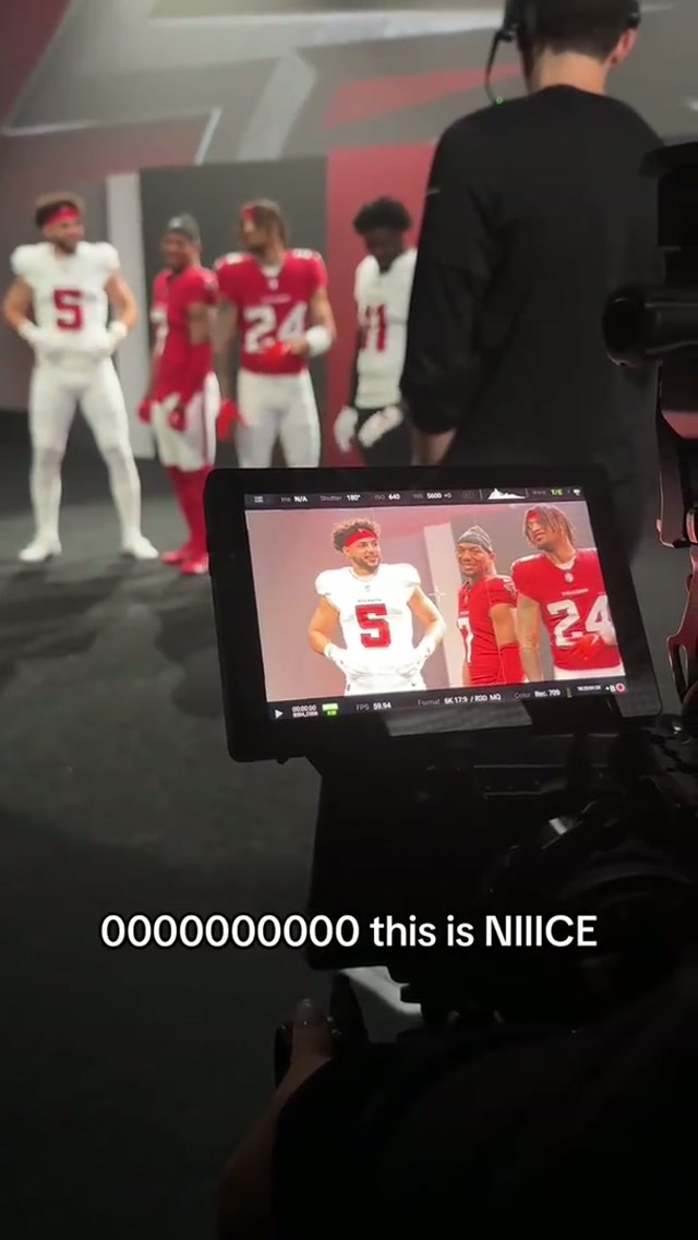 POV: Our players trying on the new uniforms for the first time 🔥

#atlantafalcons #nflfootball #uniform #atlanta #nfl 