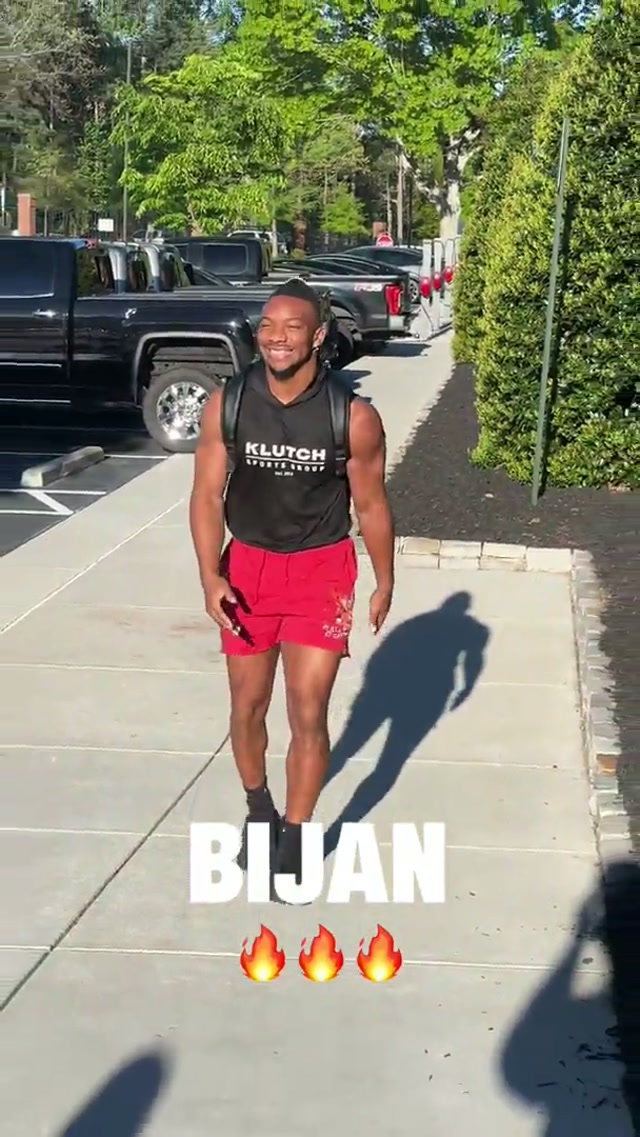 Bijan is back in the building 😱😱

#atlantafalcons #nflfootball #uniform #atlanta #sports 