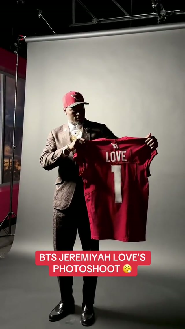 looking good in red🙂‍↕️ #nfl #azcardinals #football #photography #bts 