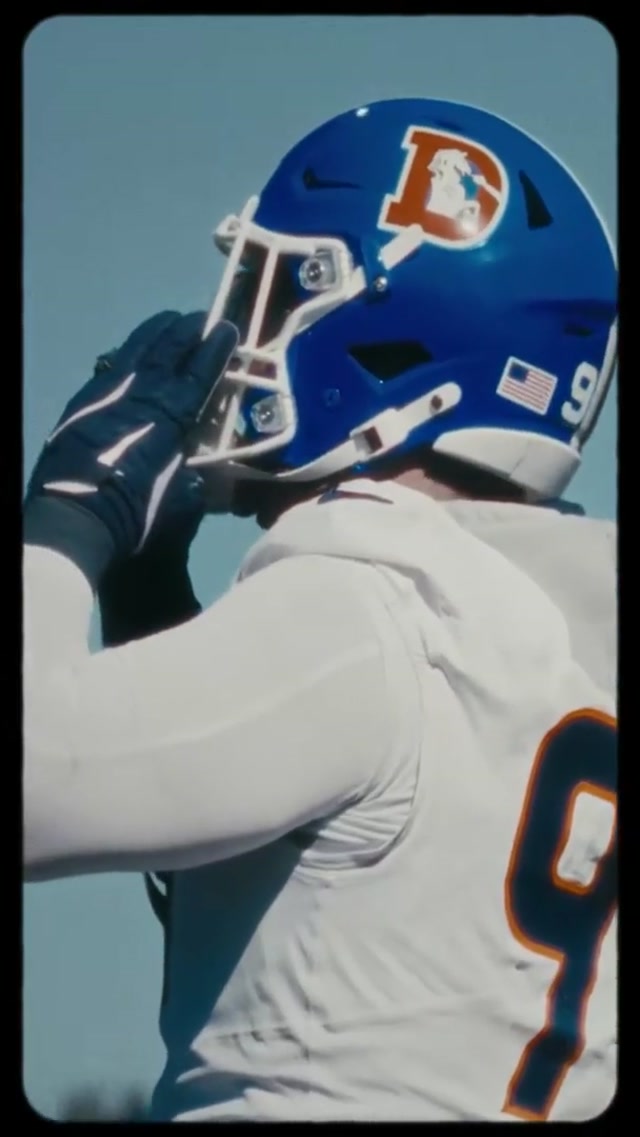 Throwback helmets 🔛 #broncos #throwback #practice #denver
