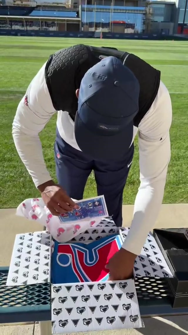 Throwback SZN 😮💨 Thanks for the new gear, @Colorado Avalanche! 🥶 
#broncos #avalanche #denver