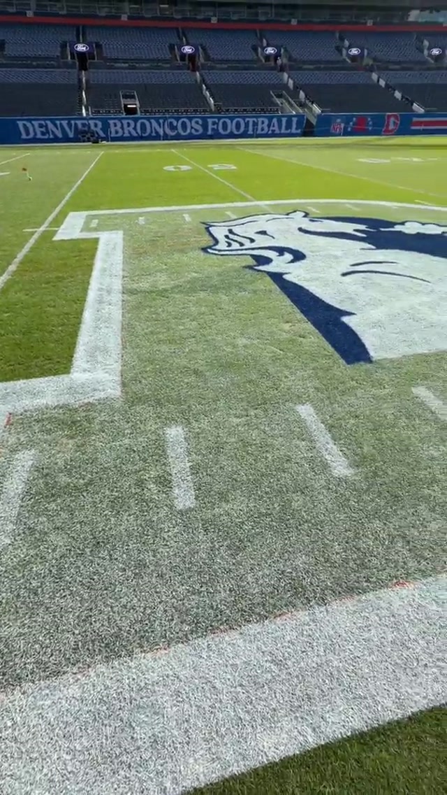 It’s perfect ✨
#throwback #tb #denverbroncos #nfl #paint
