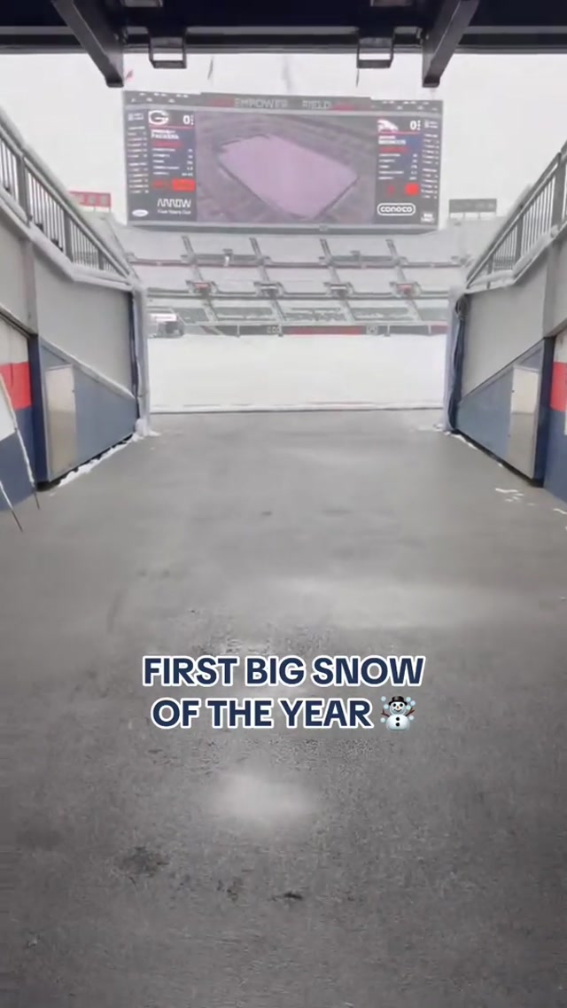 Empower Field at Mile High is a winter wonderland ❄️

#snow #snowday #snowstorm #stadium #broncos  