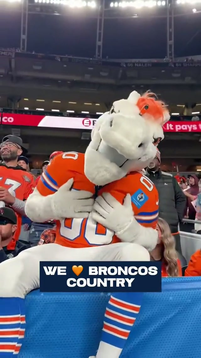 Happy Valentine's Day, #BroncosCountry! 🧡 

#valentinesday #broncos #fans #denver 