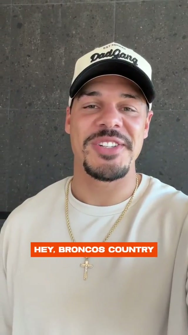 “It’s a blessing to have been a Denver Bronco.”  

Justin Simmons’ message to #BroncosCountry as he announces his retirement 🧡💙 

#broncos #simmons #nfl 