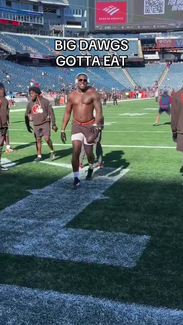 Njoku is hungry for National Tight End Day ๐ฝ๏ธ #browns #nfl