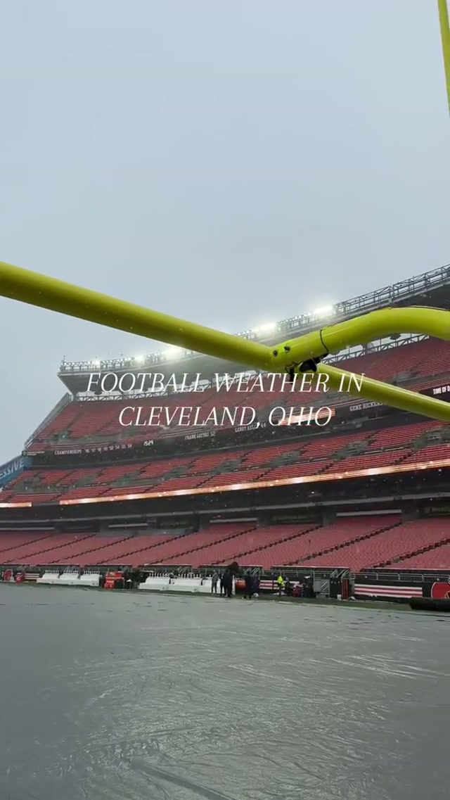 it is gorgeous #gameday #clevelandbrowns #snow #cleveland 