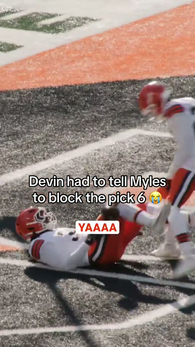 Myles was ready to celebrate 😂 #mylesgarrett #browns #nfl #micdup 
